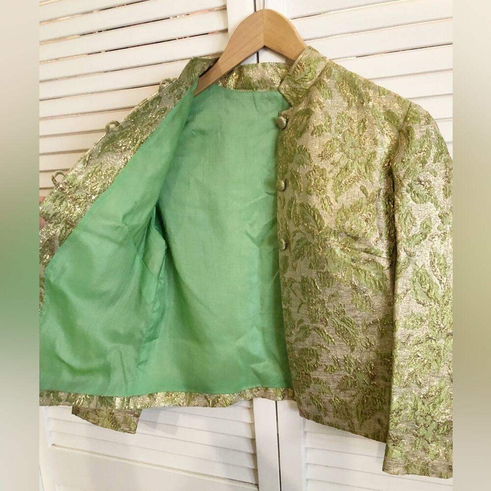 Elegant Green Brocade Sleeveless Dress with Matching Jacket - Picture 6 of 10